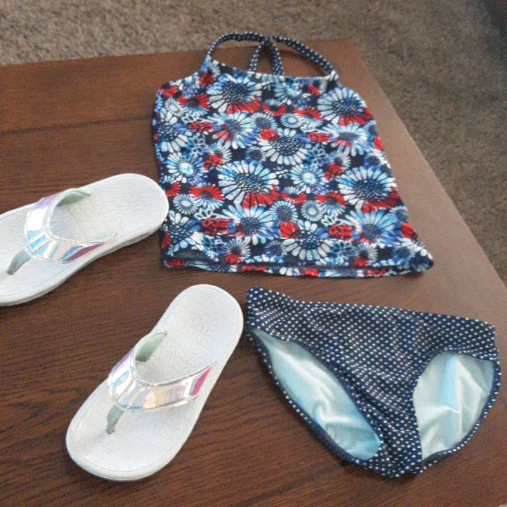 Girl.bathing suit bundle - Picture 2 of 6
